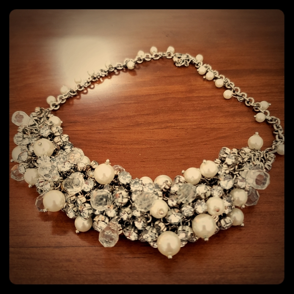 Gorgeous Pearl & Crystal Necklace **BLING**